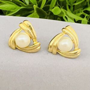 Vintage Gold Tone Celtic Triangle Knot Pearl Stud Earrings Pierced PRETTY 4082